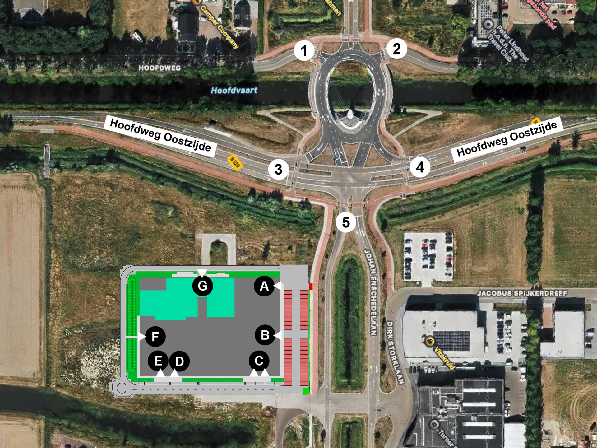 Afbeelding: Een plattegrond van het schoolgebouw en omliggende straten. De letters betekenen: a. fietsenstalling leerlingen b. ingang  c. ingang d. fietsenstalling leerlingen e. fietsenstalling leraren f. ingang schoolplein.