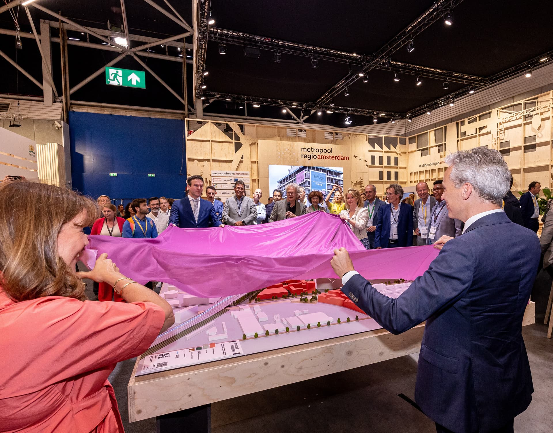 Onthulling van de maquette