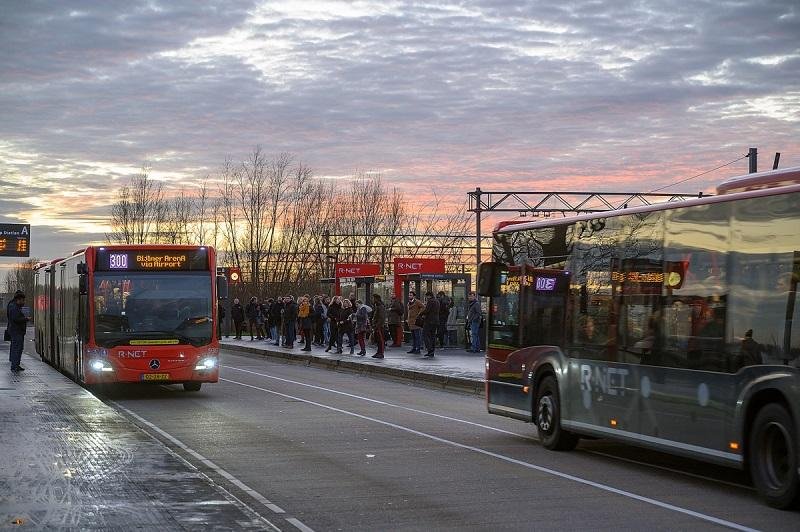 Bussen bij R-nethalte