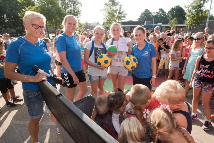 Afbeelding: de juniorcoaches zijn getraind door medewerkers van Team Sportservice Haarlemmermeer. Foto: Jan Aukes