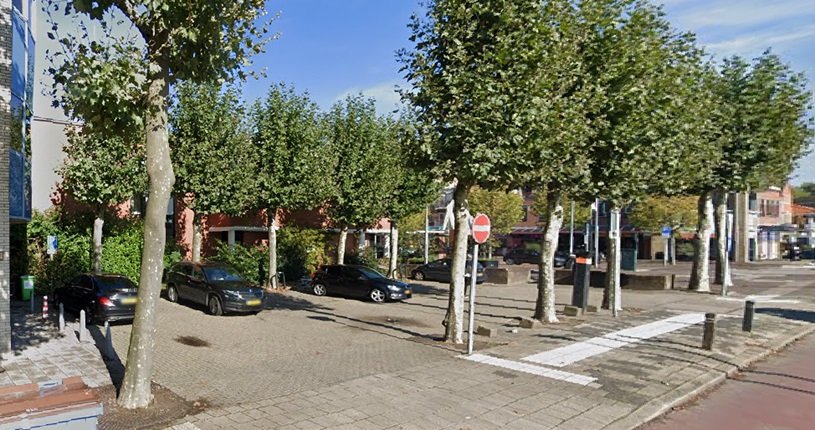 Parkeerhofje tussen Nieuweweg en oude PostNL-locatie