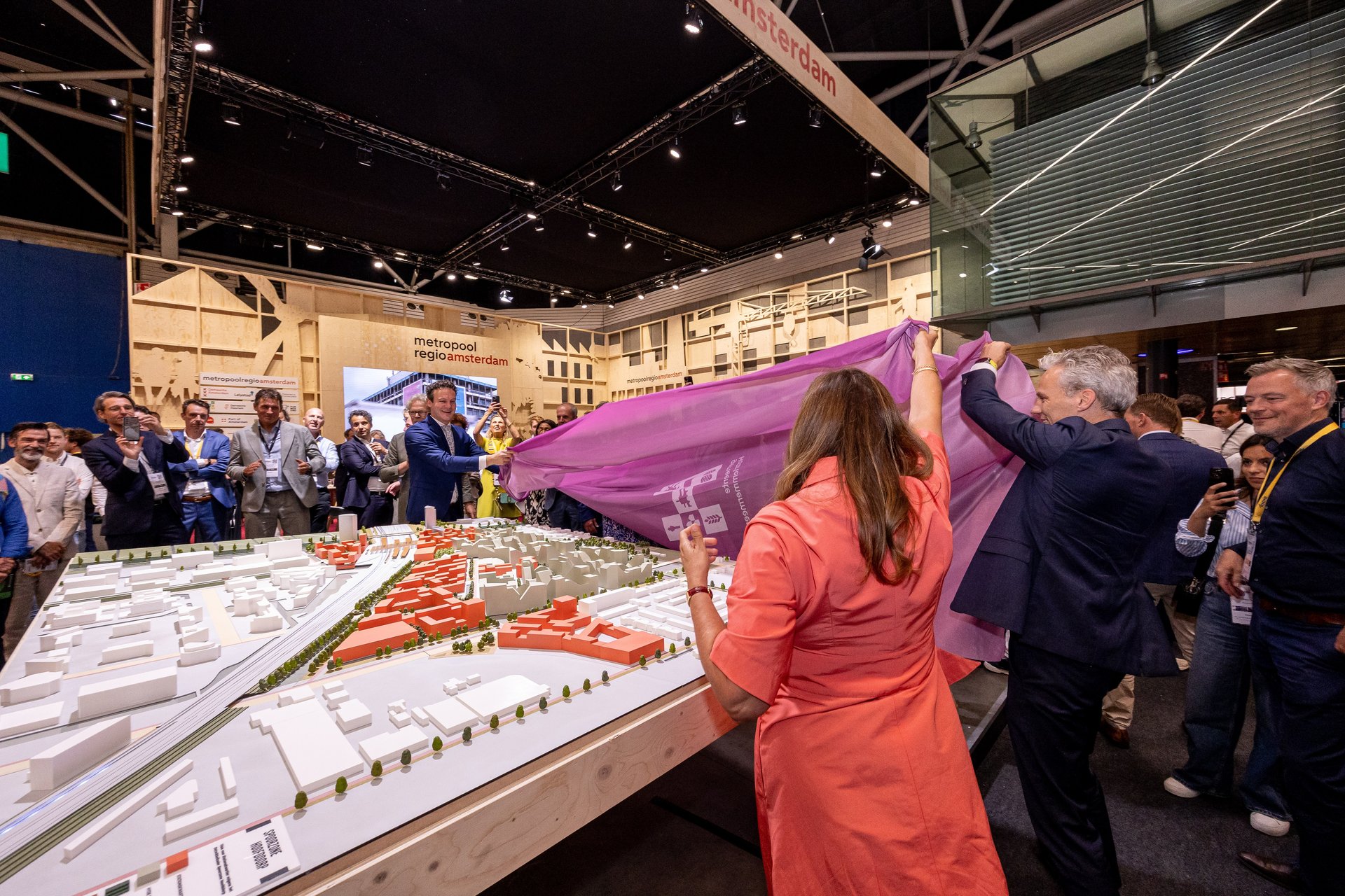 Onthulling van de maquette
