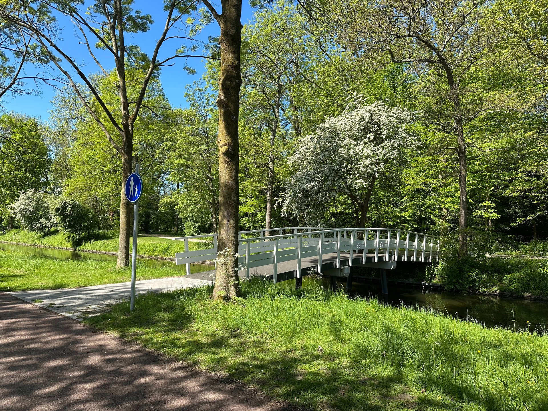 Witte brug in Stadspark Hoofddorp