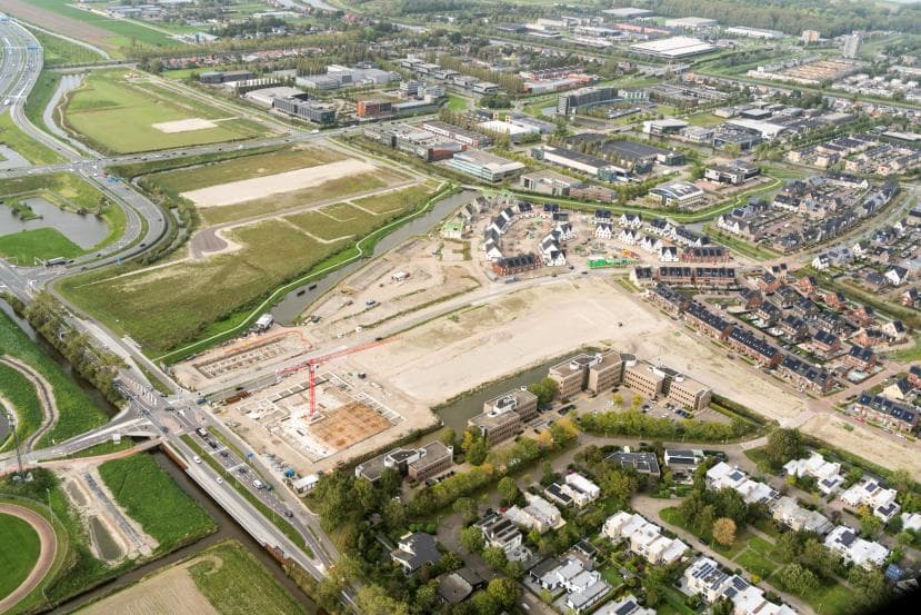 Luchtfoto Badhoevedorp van de westkant