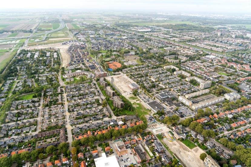 Luchtfoto Badhoevedorp met vroegere snelweg A9
