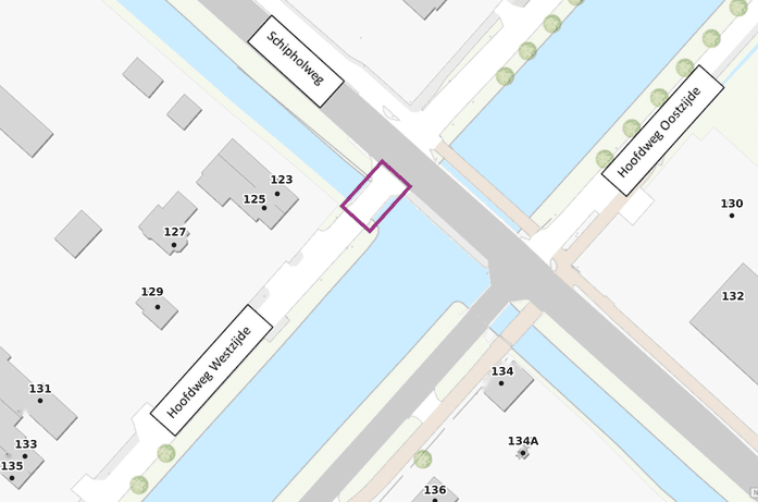 Plattegrond van de brug Hoofdweg Westzijde bij huisnummer 123 in Lijnden. Het werkgebied is aangegeven met een paarse lijn.