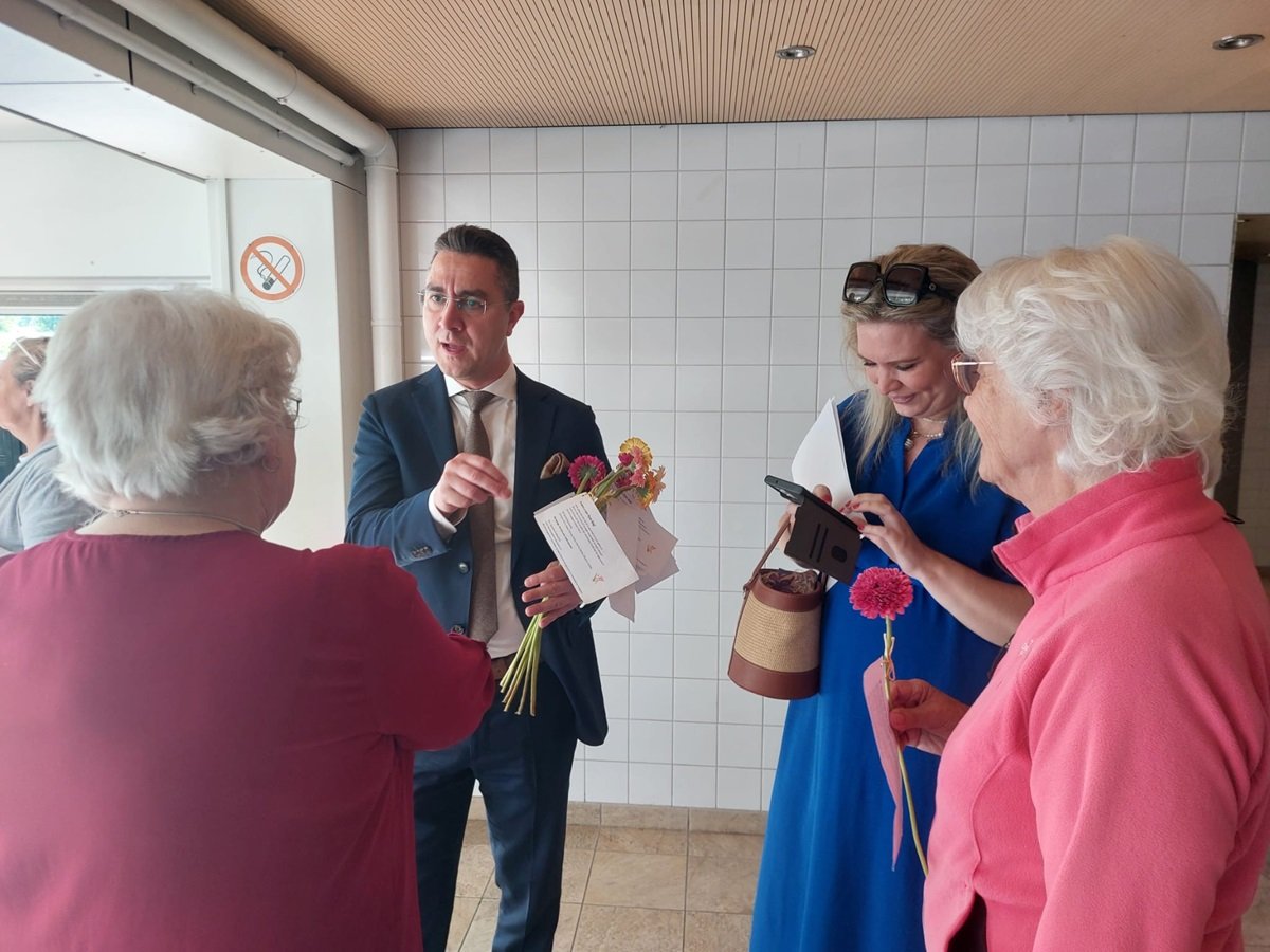 Wethouder Charif El Idrissi in gesprek met inwoners 