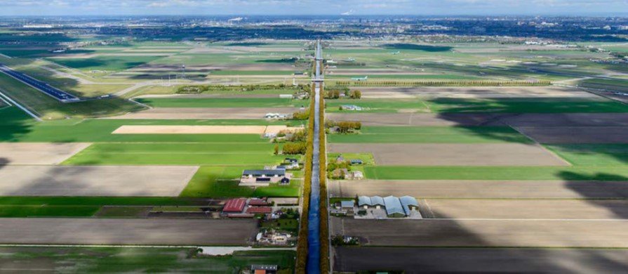 De Hoofdvaart, waar de brug uit de bruggenbank komt te liggen