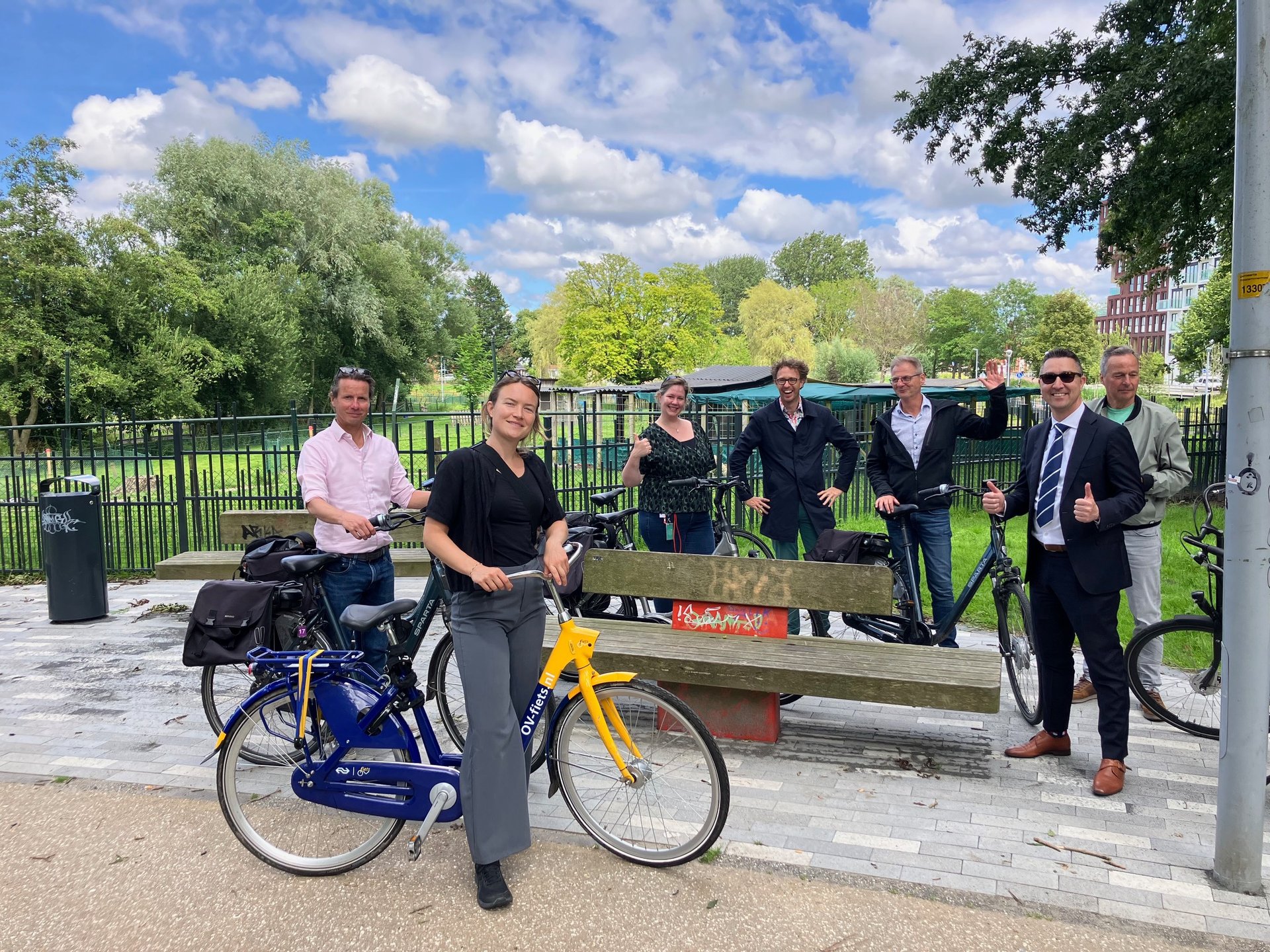 Wethouder Charif El Idrissi maakte een fietstocht langs een aantal voorbeelden van  openbaar groen om trots op te zijn.