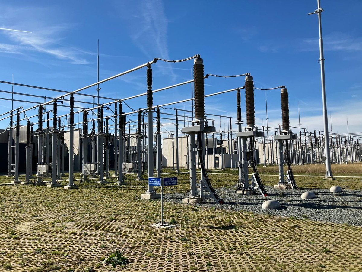 Een voorbeeld van een 380kv hoogspanningsstation in Wijk aan Zee