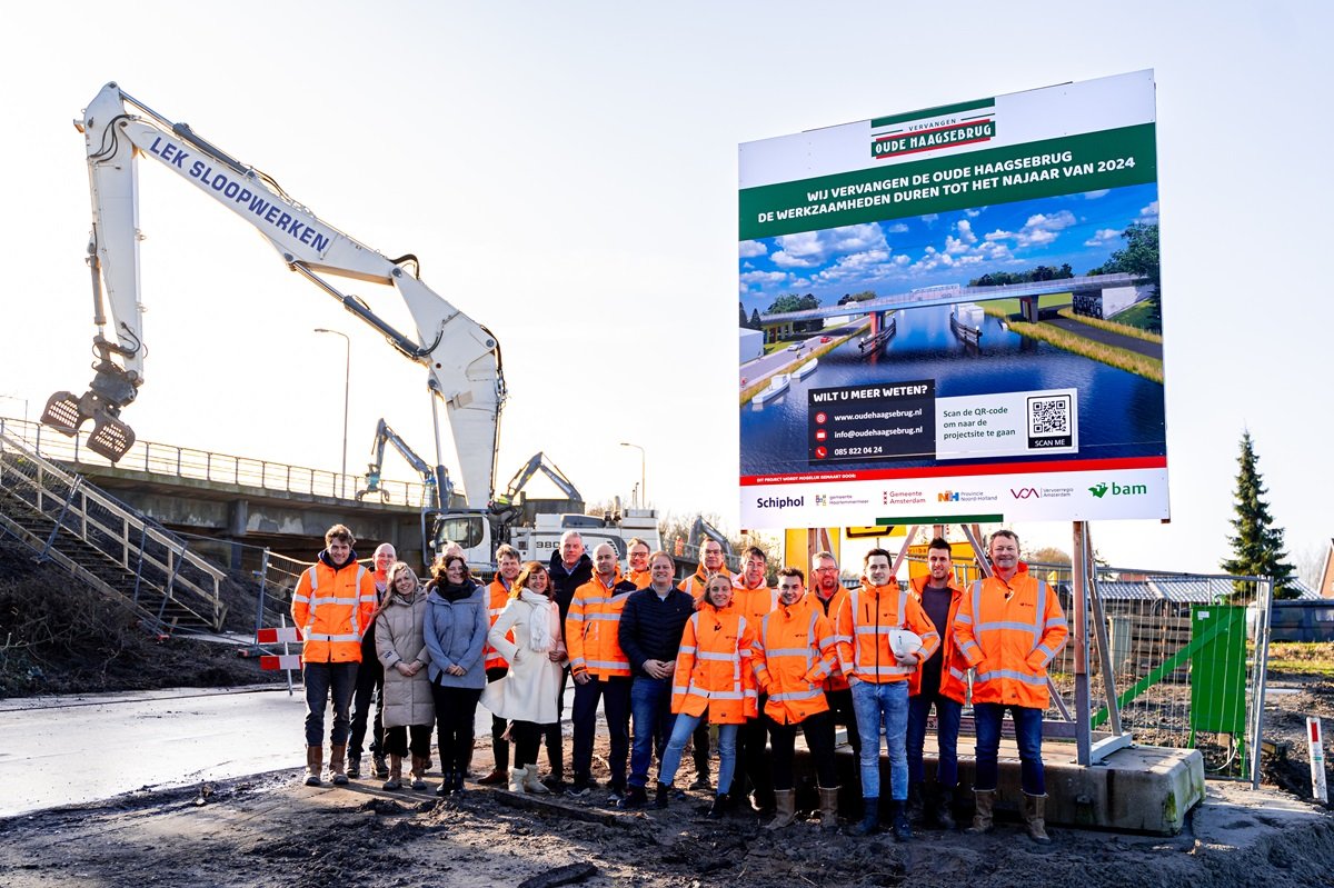 De sloop van de Oude Haagsebrug is gestart