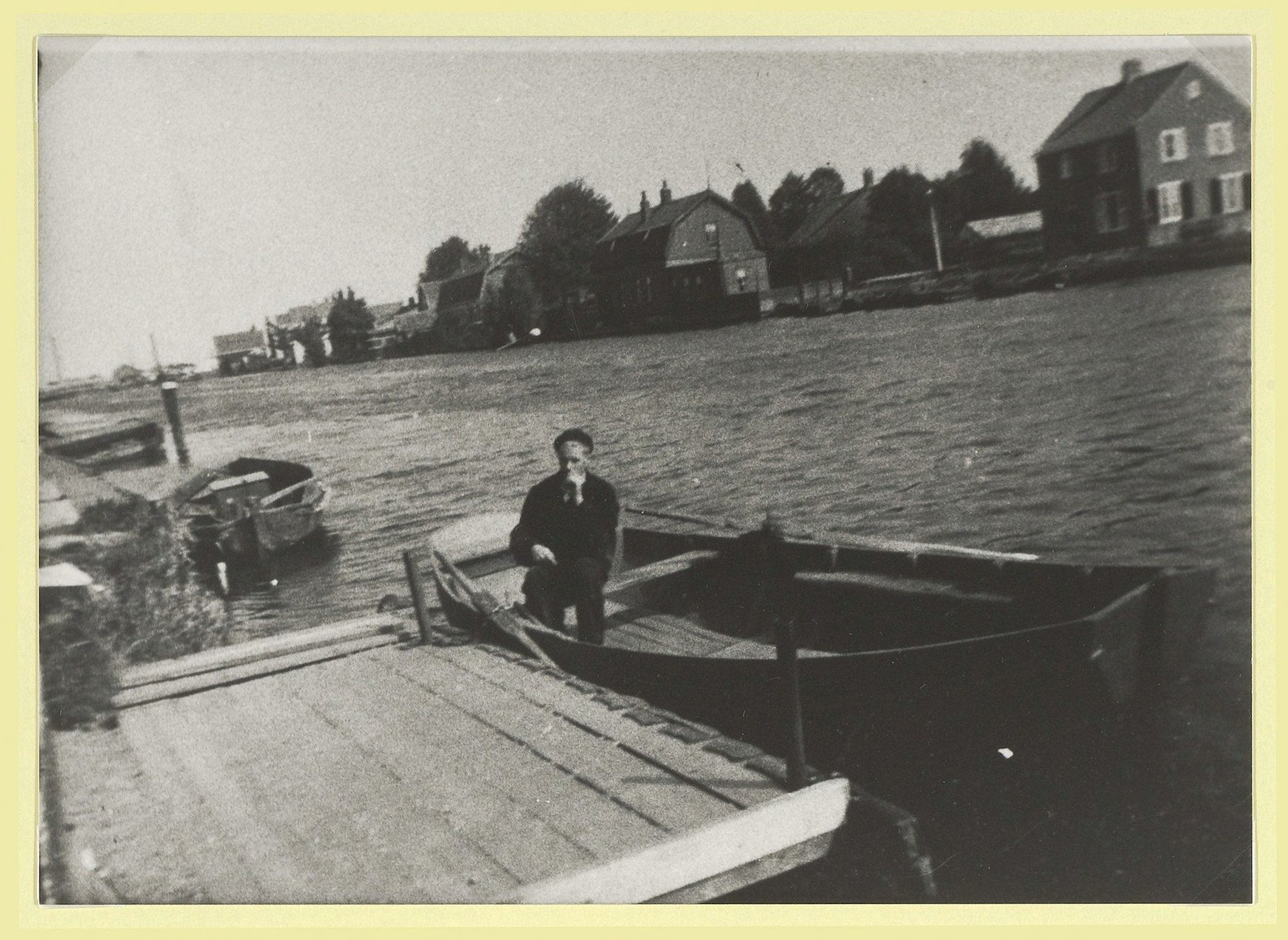 Cor Bloemer in zijn roeiboot