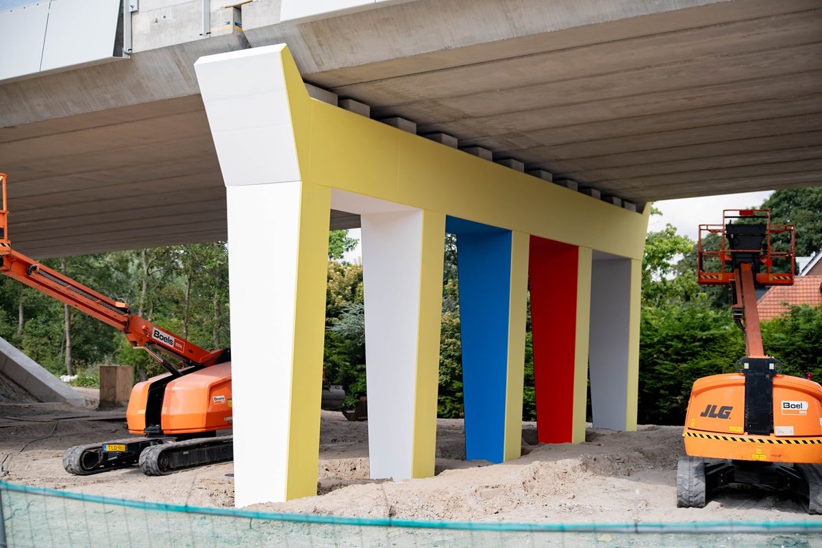 De pilaren onder de nieuwe Oude Haagsebrug