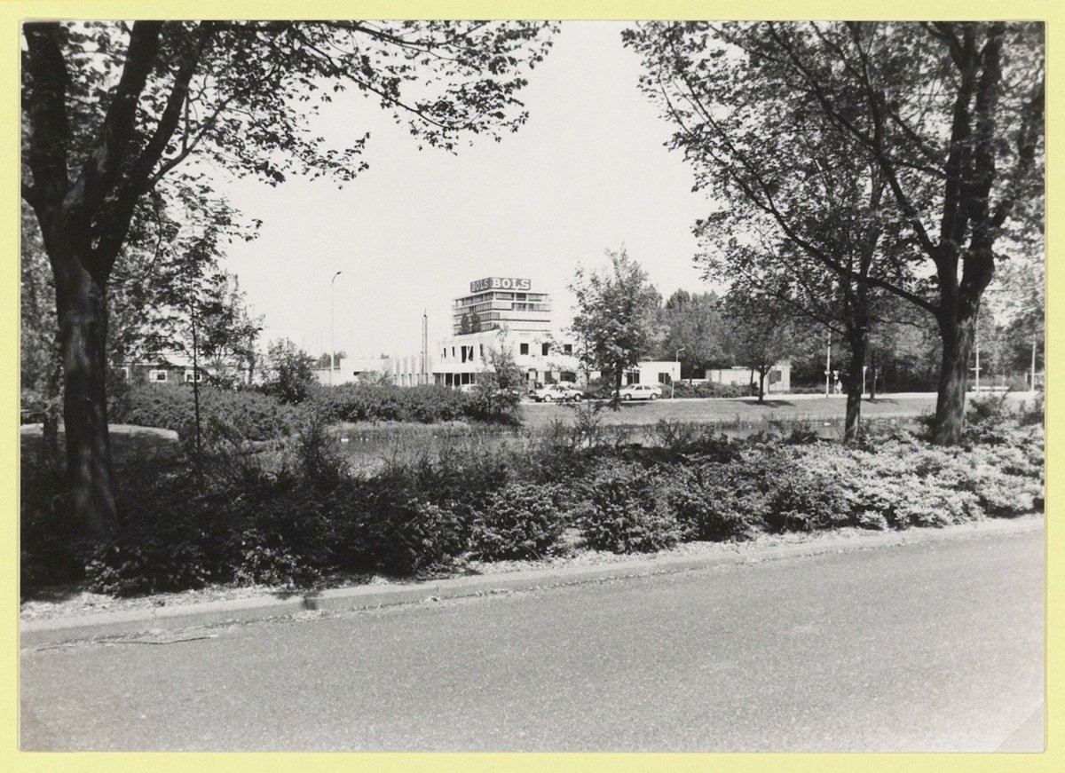 Het Bolsterrein met in de verte het Bolsgebouw