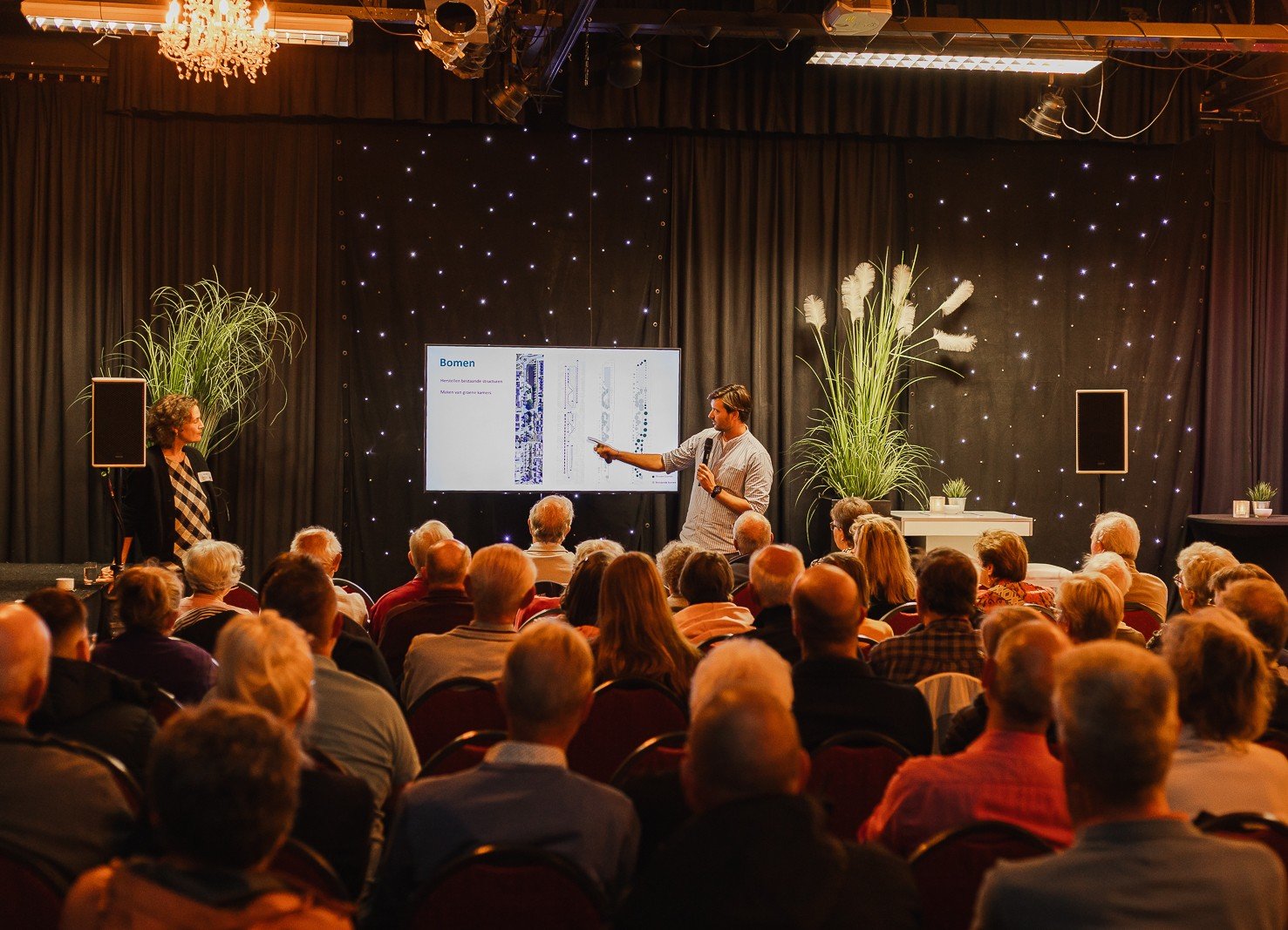 Bewoners bij de presentatie van de voorlopige plannen voor het Westerdreefplantsoen.