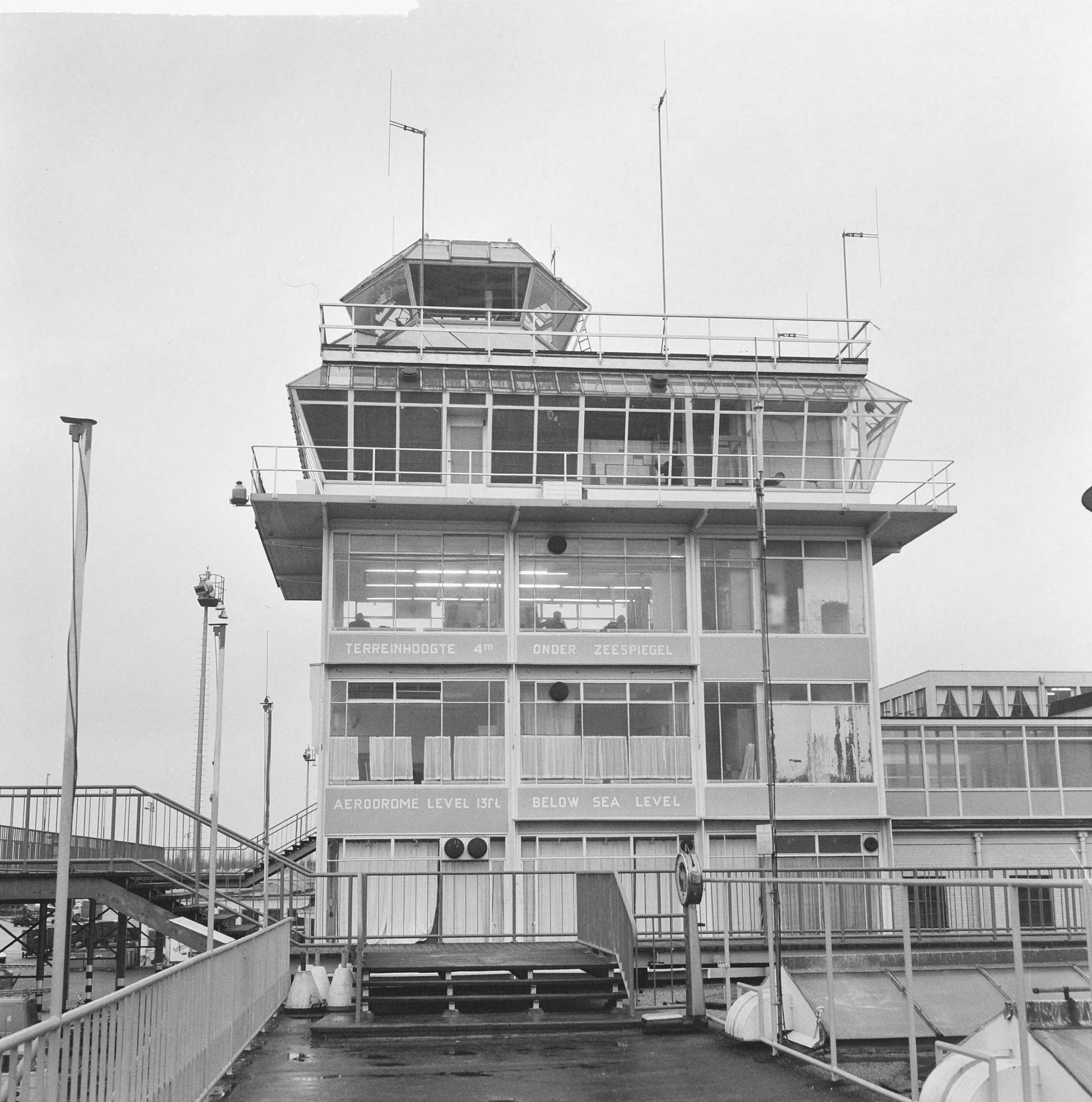 Verkeerstoren Schiphol uit 1962.