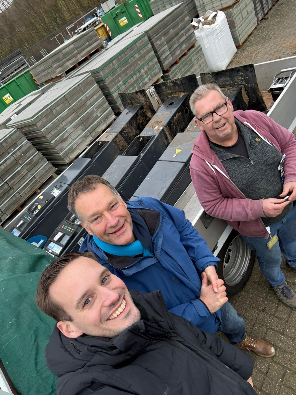 Jurjen Feld (gemeente Valkenburg), Dirk Polpe (projectleider ombouw) en Paul Broekhoff (parkeermanager gemeente Haarlemmermeer)